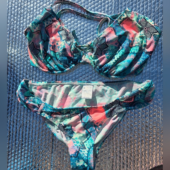 Colorful Geometric Bikini Set - Picture 2 of 3
